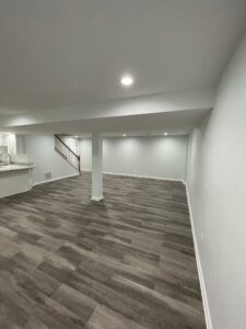 An empty basement room design