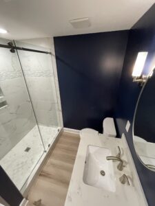 Dark blue walls for the bathroom