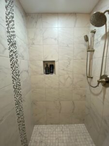 A shower surface with a wall pattern